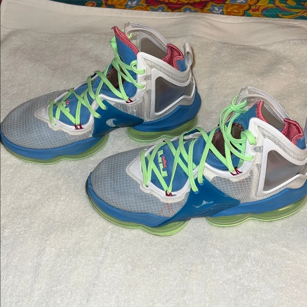 Nike LeBron James Sneakers 19 “Tropical”